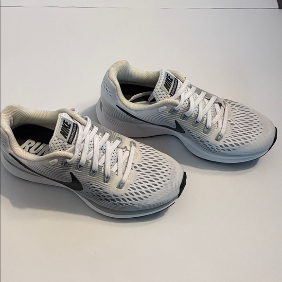 Nike Zoom Pegasus 34 White, Gray and Black Women's Sneakers. New without Box - Picture 1 of 6